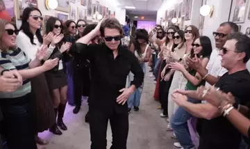 Tom Cruise Reinterpreta la Scena Iconica di "Risky Business" al Jennifer Hudson Show