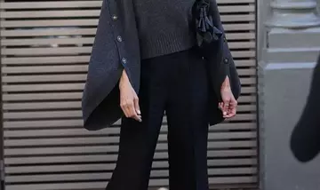 L'eleganza sobria di Uma Thurman alla sfilata Zimmermann