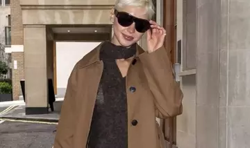 Mango ridefinisce lo stile Y2K: eleganza adulta per il nuovo millennio